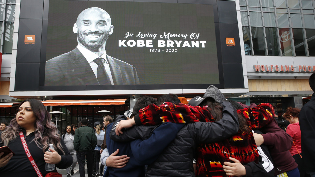 VIDEO: Miles de personas se congregan en el Staples Center para rendir tributo a Kobe Bryant