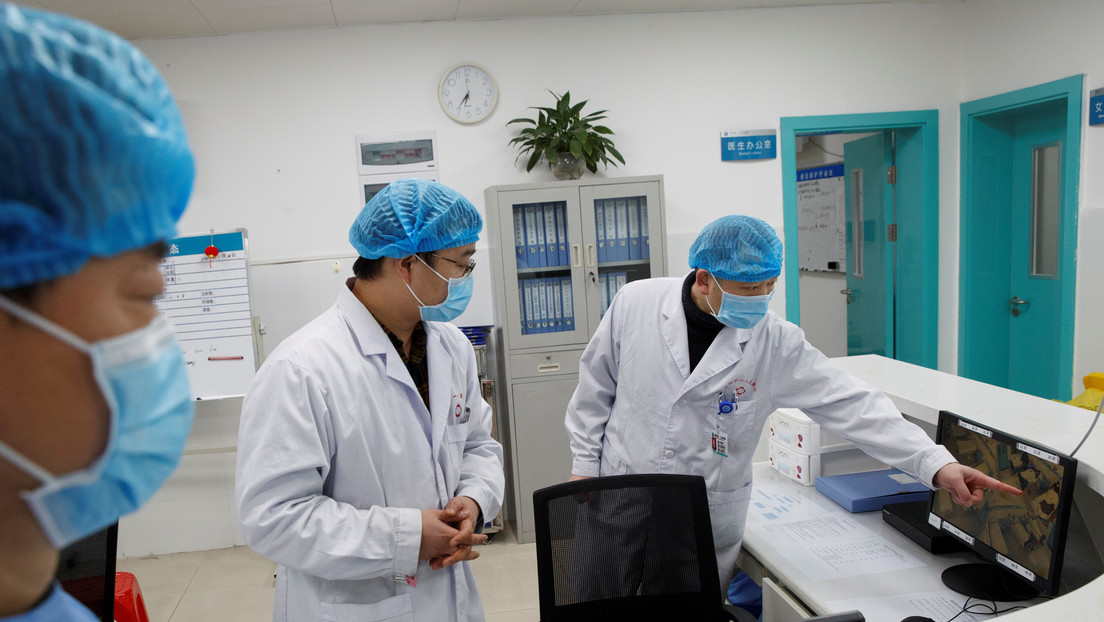 China confirma 25 nuevas muertes por el coronavirus y el total de fallecidos asciende a 132, mientras que el de infectados ronda los 6.000