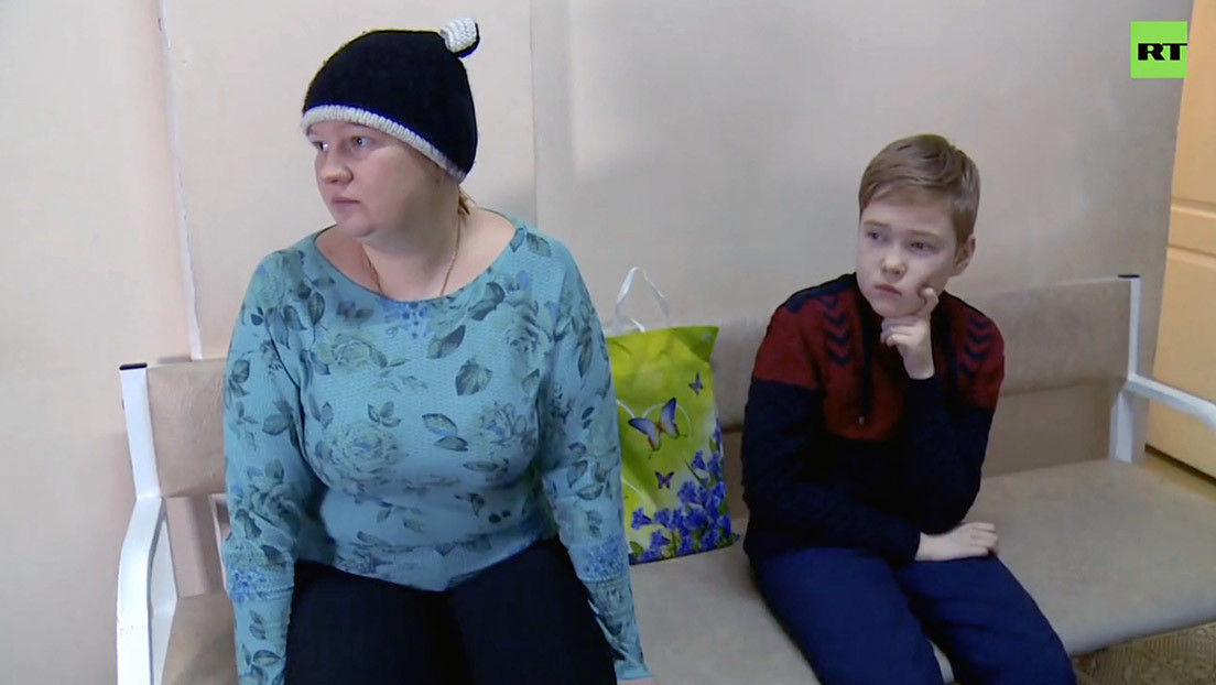 Una familia rusa que sufre constantes dolores por una rara enfermedad genética recibe tratamiento gratuito tras años de espera