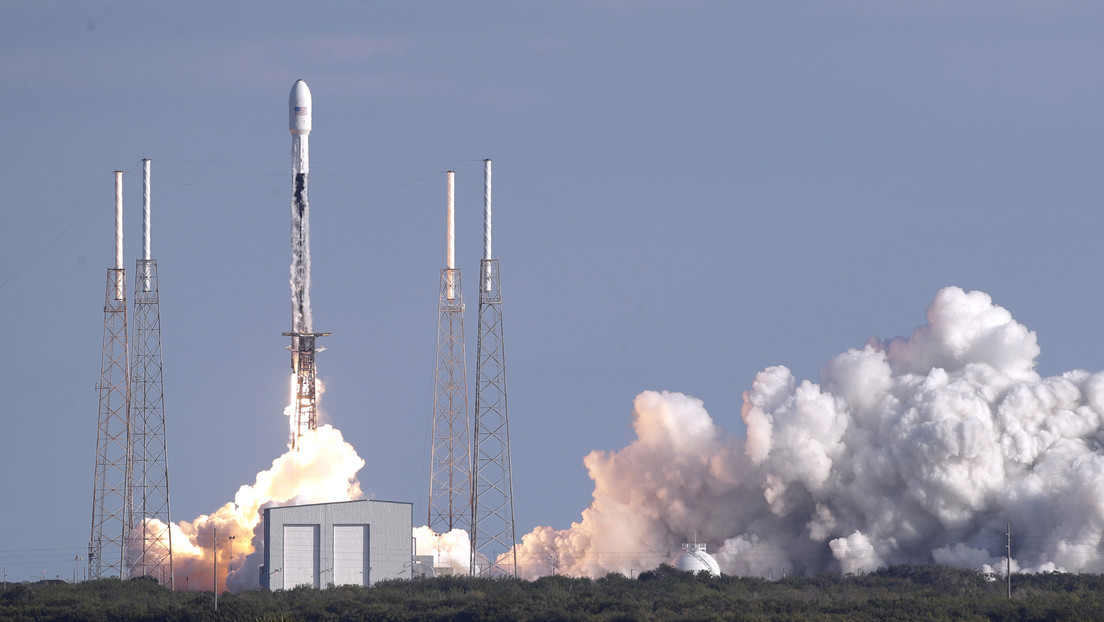 SpaceX lanza su cuarto lote de satélites para crear "el sistema de internet de banda ancha más avanzado del mundo"