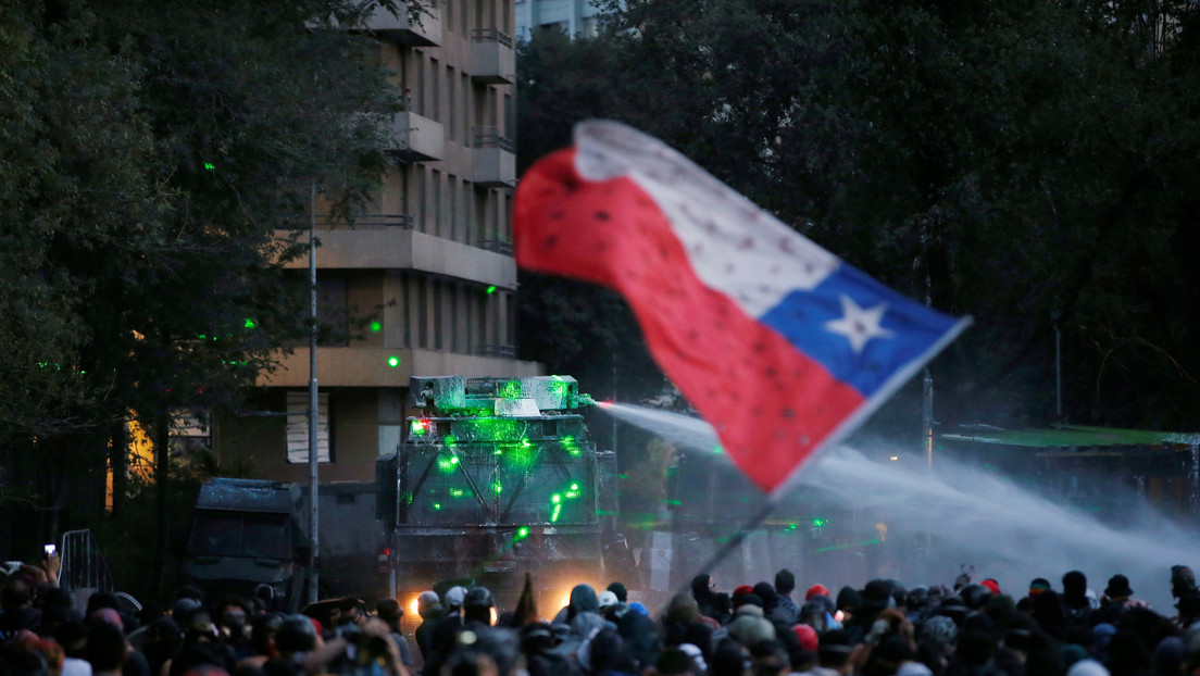 Otro hincha de fútbol chileno se encuentra con "elevado riesgo vital" tras recibir un balazo en la cabeza durante una protesta