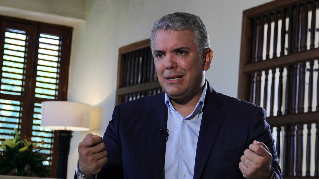 Duque remueve a la ministra del Interior que calificó de "semifallido" el proceso de paz en Colombia