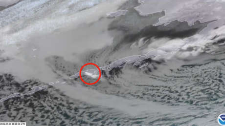 Alaska declara alerta roja por la erupción de un volcán y emite advertencias para los aviones