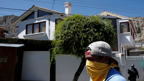 Grupo afín al gobierno de facto de Bolivia asedia la vivienda de un exministro de Evo Morales