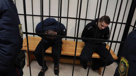 Condenan a muerte por fusilamiento a dos hermanos por matar a su antigua maestra, tras propinarle 140 puñaladas