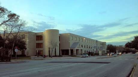 Un hombre abre fuego en una escuela de Texas y mata a un estudiante