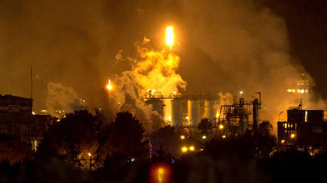 Una tapa de una tonelada vuela 3 kilómetros tras la explosión de una petroquímica y mata a un hombre en su propia casa
