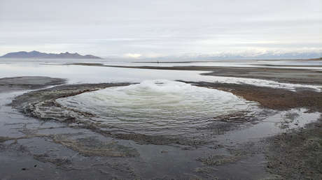 FOTOS: Unos montes 'marcianos' emergen sobre el Gran Lago Salado de Utah