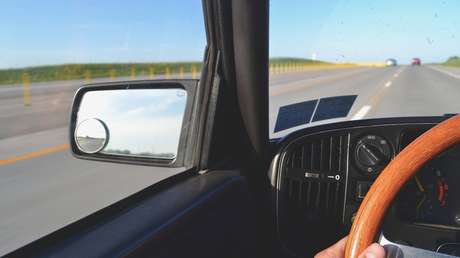 VIDEO: Secuestra a una niña y la mete en su coche, pero una pareja lo detecta y emprende su persecución a 160 km/h para salvarla