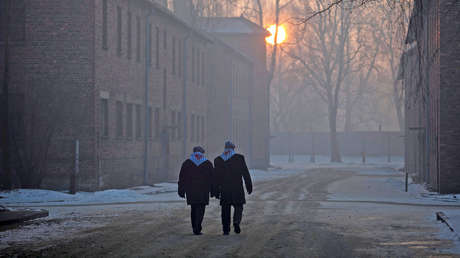 "Nunca pensábamos que fuéramos a sobrevivir": Las víctimas del Holocausto instan a no olvidar las atrocidades del nazismo