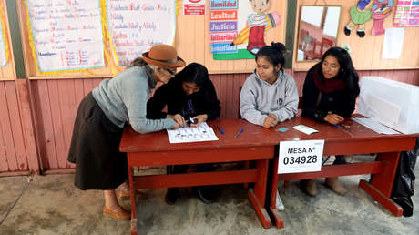 Perú va a las urnas para recomponer el Congreso, en medio de un clima de "decadencia política"
