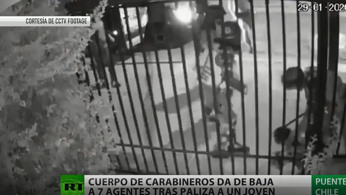 Carabineros de Chile dan de baja a siete agentes por brutal agresión contra un joven