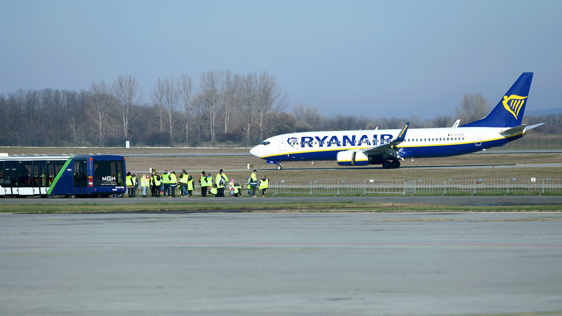 "Vuelo infernal": Cuatro pasajeros se desmayan durante un vuelo de Ryanair