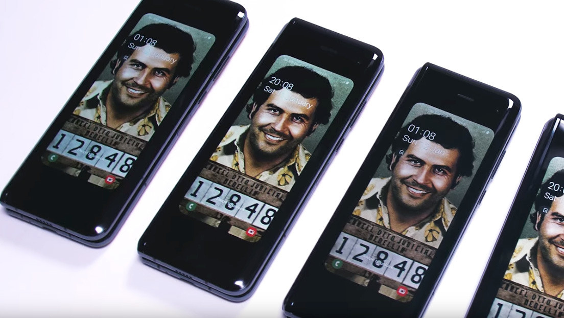 "Descansa en paz Samsung": el hermano de Pablo Escobar lanza un nuevo teléfono plegable para 'enterrar' a la competencia