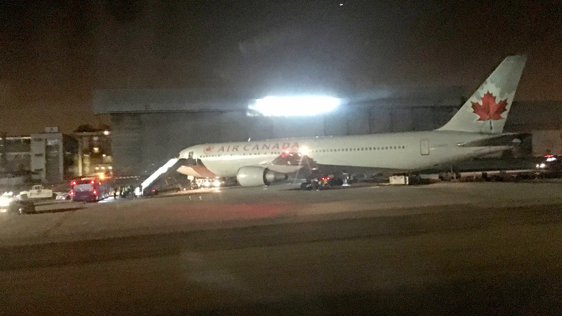 El motor del avión de Air Canadá que aterrizó de emergencia en Madrid no se dañó y fue apagado por el piloto
