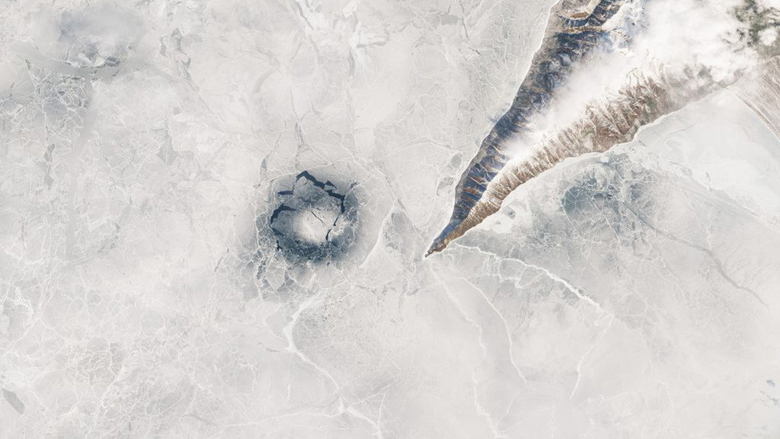 Resuelven el misterio de los enormes anillos que se forman en el hielo del lago más profundo del mundo