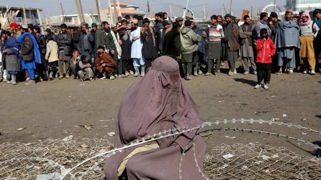 Publican el video de una muchedumbre que lapida a una mujer en Afganistán