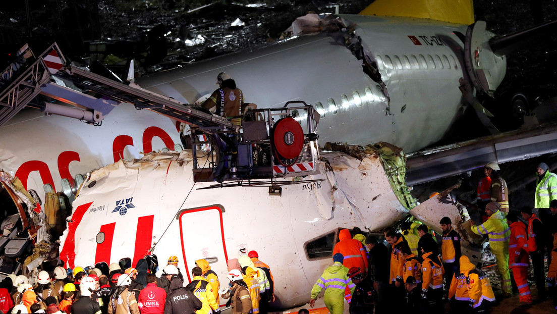 VIDEO: El momento exacto del aterrizaje forzoso del avión de pasajeros accidentado en Estambul