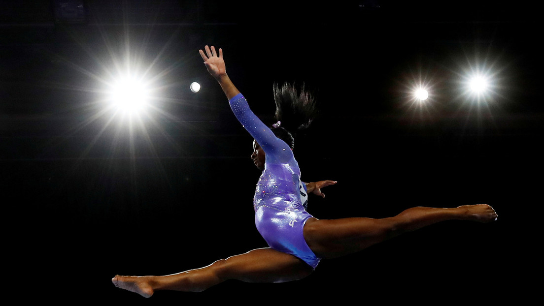 VIDEO: La gimnasta Simone Biles realiza un sorprendente salto nunca antes ejecutado por una mujer