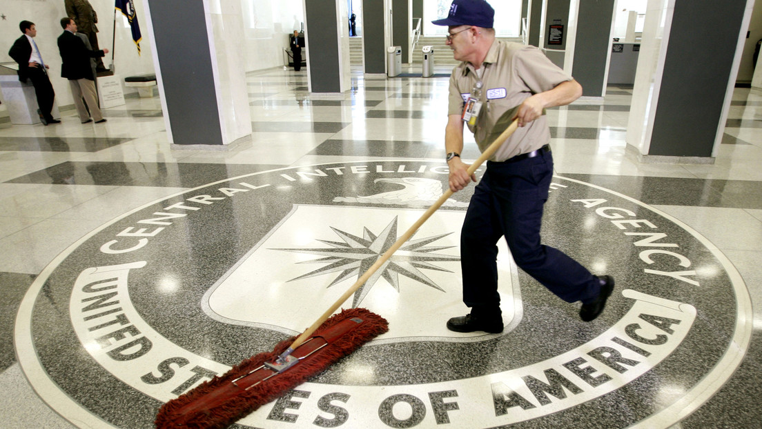 La mujer que ingresó ilegalmente a la CIA en busca del "Agente Pene" es arrestada de nuevo