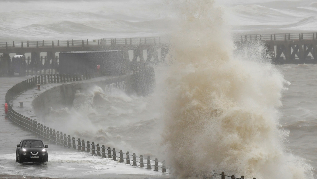 La tormenta Ciara llega a Europa provocando inundaciones, cortes de energía y cancelaciones de vuelos