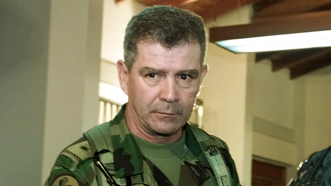 Excomandante del Ejército de Colombia comparece ante la Justicia Especial de Paz por "falsos positivos"
