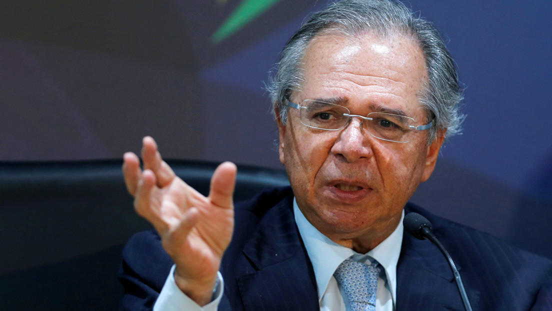 Ministro de Economía de Brasil justifica la devaluación y desata la polémica: "Antes todo el mundo iba a Disney, hasta las empleadas domésticas"