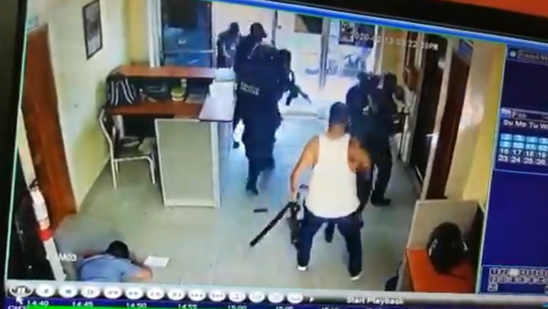 VIDEOS: Momento en que hombres armados y disfrazados de policías liberaron a un líder de la MS-13 en Honduras