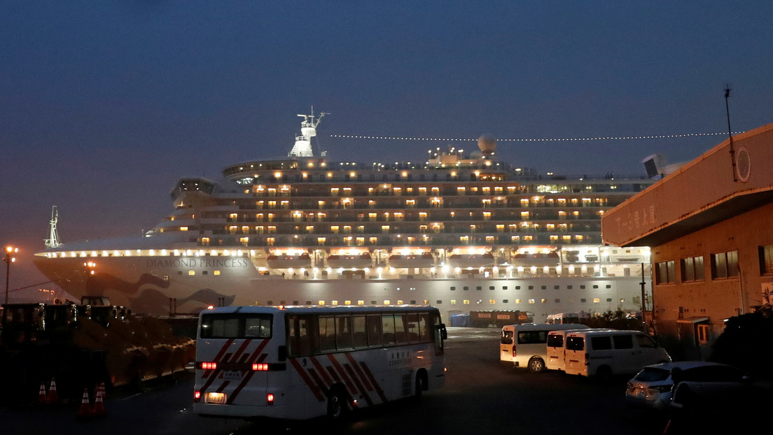 Se eleva a 355 el número de infectados con el coronavirus en el crucero en cuarentena en Japón