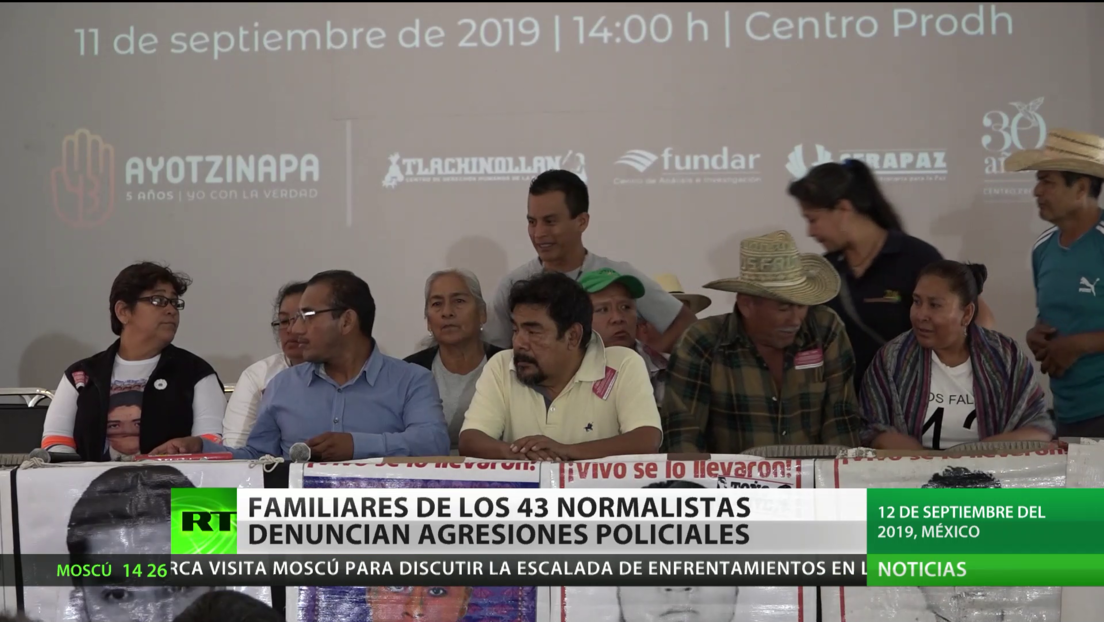 Familiares de los 43 normalistas de Ayotzinapa denuncian agresiones policiales