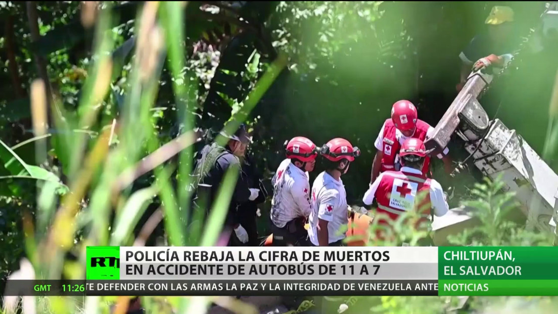 Policía salvadoreña rebaja la cifra de muertos en accidente de autobús de 11 a 7