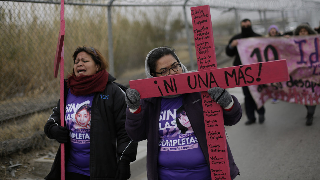 "Tengo todo el derecho a quemar y a romper": una madre mexicana exige justicia tras el asesinato de su hija (VIDEO)