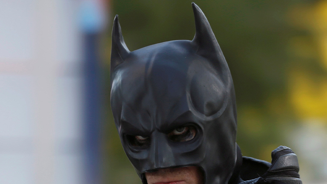Filtran imágenes del disfraz completo de Batman a bordo de la 'batimoto' durante el rodaje de la nueva película (FOTOS)