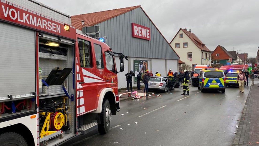 Un coche embiste deliberadamente a una multitud en Alemania durante un desfile de carnaval y deja alrededor de 30 heridos