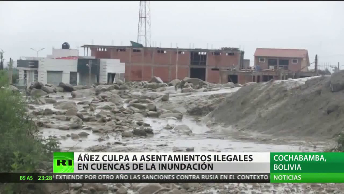 Áñez culpa a los asentamientos ilegales en cuencas de la inundación en Bolivia