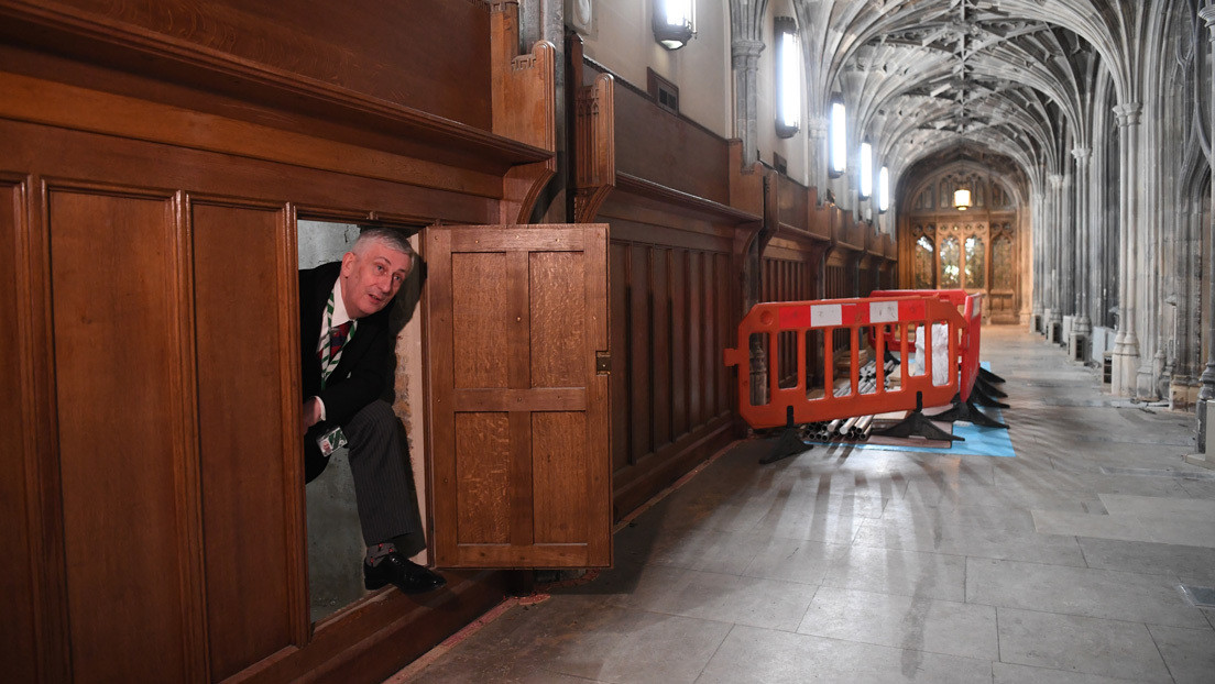 Descubren una puerta secreta en la Cámara de los Comunes británica que estuvo cerrada durante casi 170 años  (FOTOS)