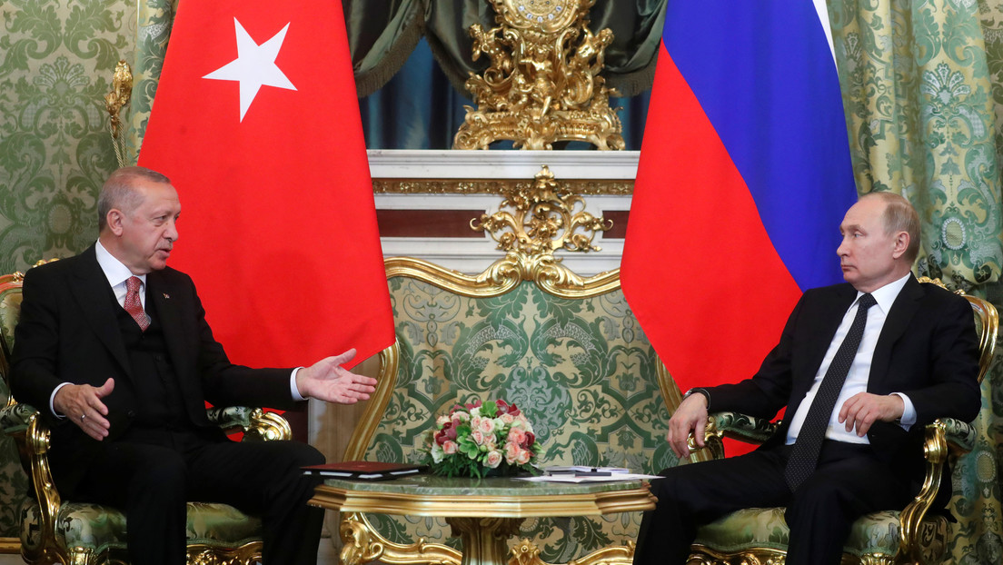 Putin y Erdogan acuerdan discutir la organización de una cumbre en relación con la situación en Idlib