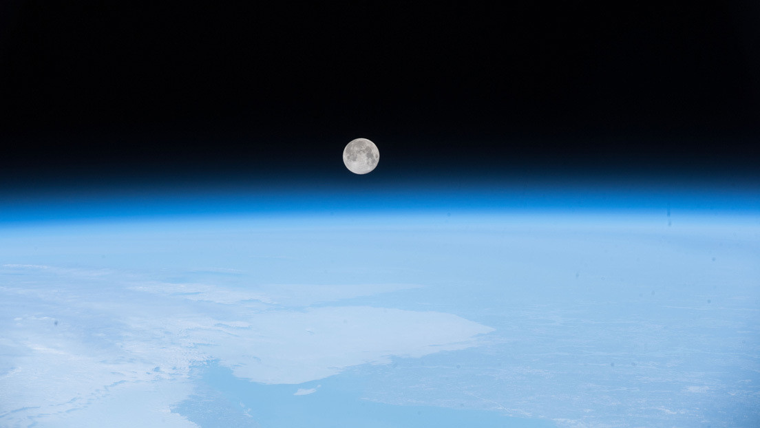 FOTO: Publican la primera instantánea a color de la 'miniluna' de la Tierra que desconocíamos