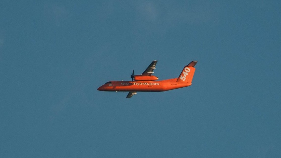 VIDEO: Pasajeros graban desde la cabina el aterrizaje de emergencia de un avión con un motor fallido