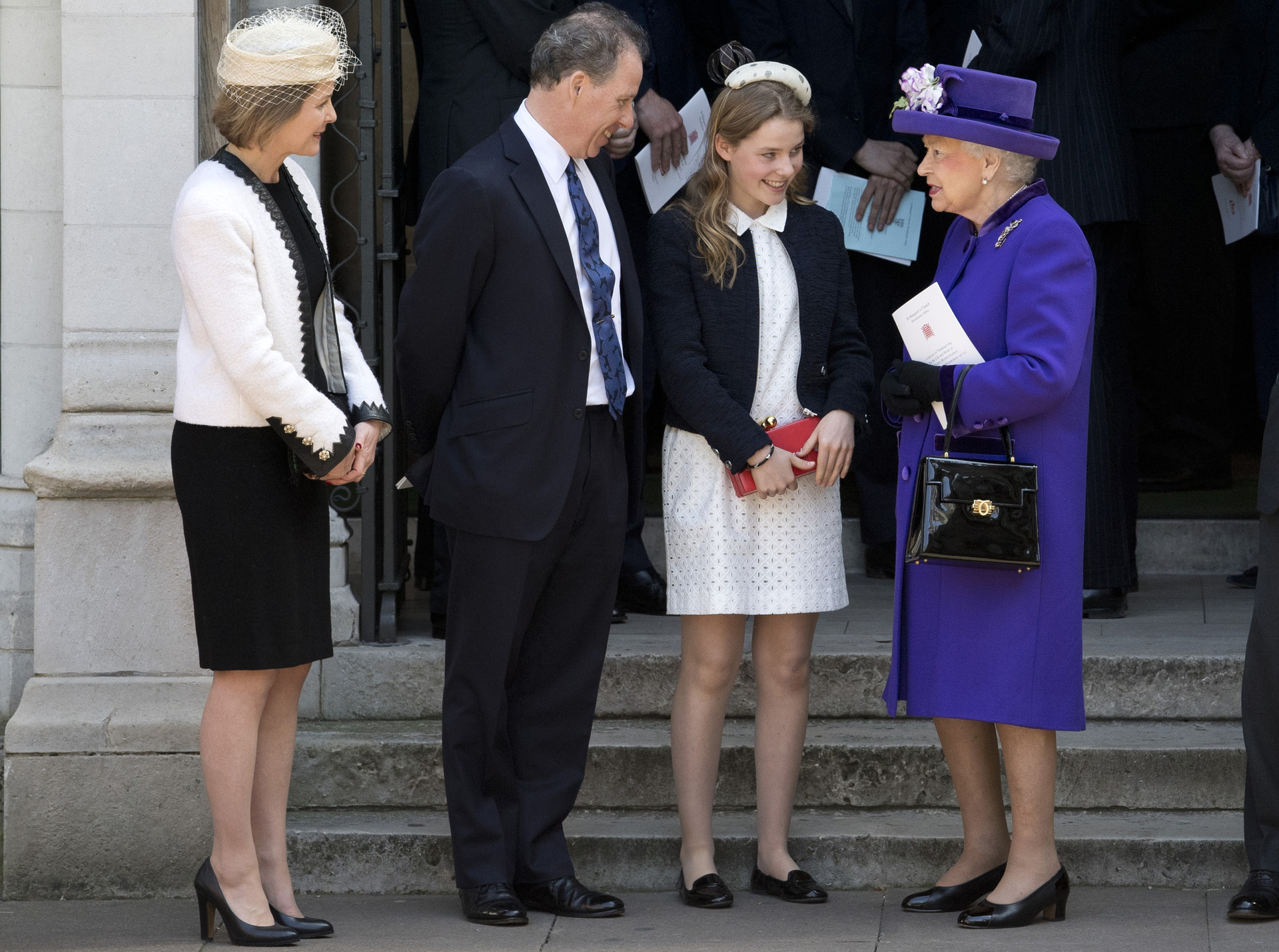 Los condes de Snowdon junto a su hija y la reina Isabel II, el 7 de abril de 2017.