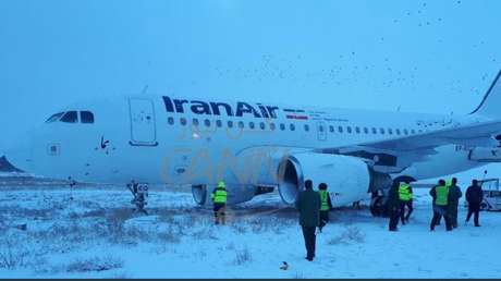 VIDEO: Un Airbus de Iran Air con 102 pasajeros a bordo se sale de la pista en el oeste de Irán