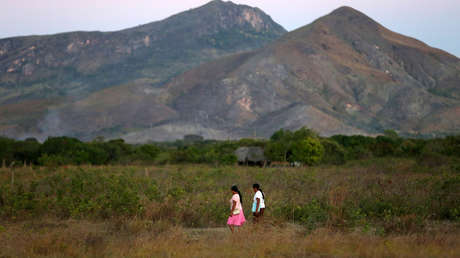 En qué consiste el polémico proyecto firmado por Bolsonaro que permite explotar las reservas indígenas