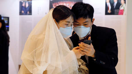 Las mascarillas, un complemento de moda entre los blogueros en medio del brote del mortal coronavirus (FOTOS)