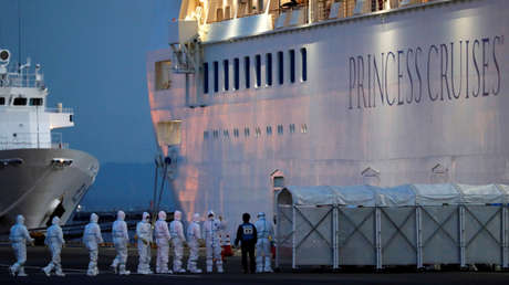 Un pasajero del crucero en cuarentena por el coronavirus se divierte publicando la comida que reciben a bordo (FOTOS)