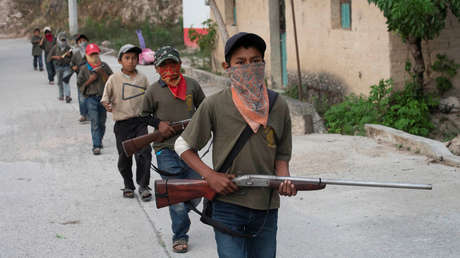 Policía comunitaria y gobierno pactan el desarme de niños reclutados en el estado mexicano de Guerrero