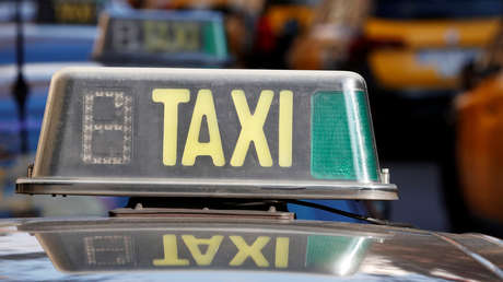 Un taxista y un hincha discuten en la vía y se destrozan los autos mutuamente (VIDEOS)