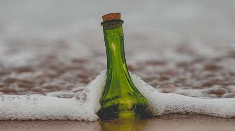 Descifran el emotivo mensaje de una botella que recorrió 11.000 kilómetros tras ser arrojada al mar hace 16 años
