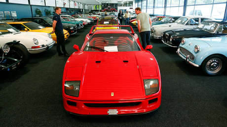VIDEO: Un clásico Ferrari F40 es tragado por las llamas en una calle de Mónaco