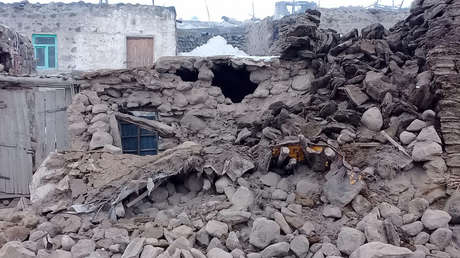 Primeras imágenes: varios muertos y más de 1.000 edificaciones colapsadas por el terremoto en la frontera turco-iraní (VIDEOS)