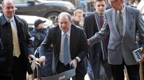 Hospitalizan al productor Harvey Weinstein por dolores en el pecho, después de ser declarado culpable de violación y agresión sexual